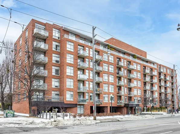 2495 Dundas St W #316, Toronto, ON M6P 1X4