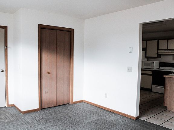 2nd image of 1103 Glades Dr APT 4