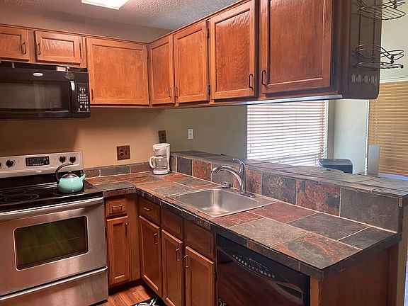 3rd image of 2120 Pearl St APT 219