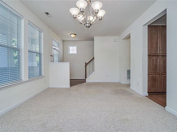 5th image of 527 Normandy St