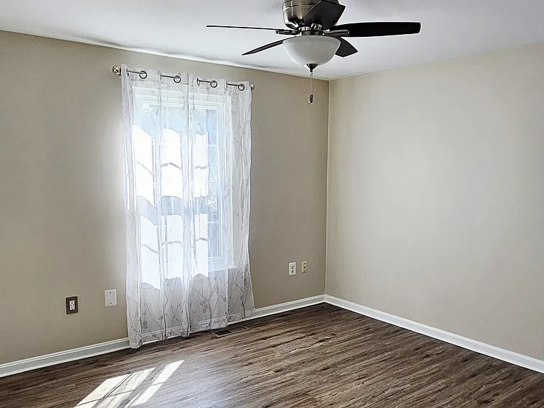 17519 Longview Ln — Photo 25