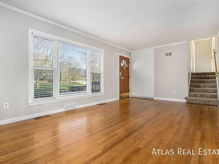 8036 Reinhardt Ln — Photo 2
