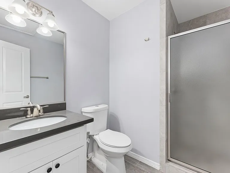 Upstairs 2nd bathroom