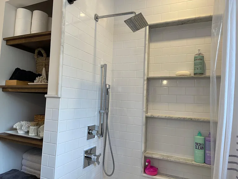 Main bathroom has a tub/ shower with an extra large shower niche for a your goodies. 3-way shower with rain shower head, slide hand-held shower & tub fill faucet.