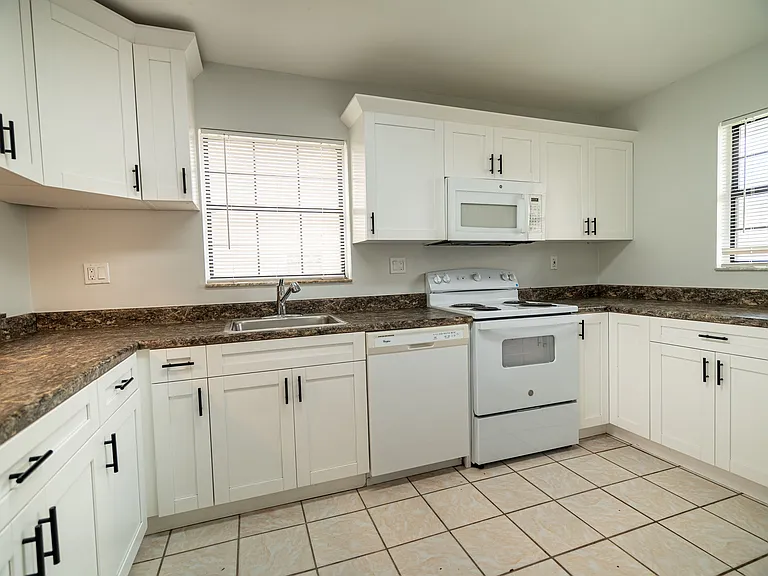 5254 Treetops Dr — Photo 9