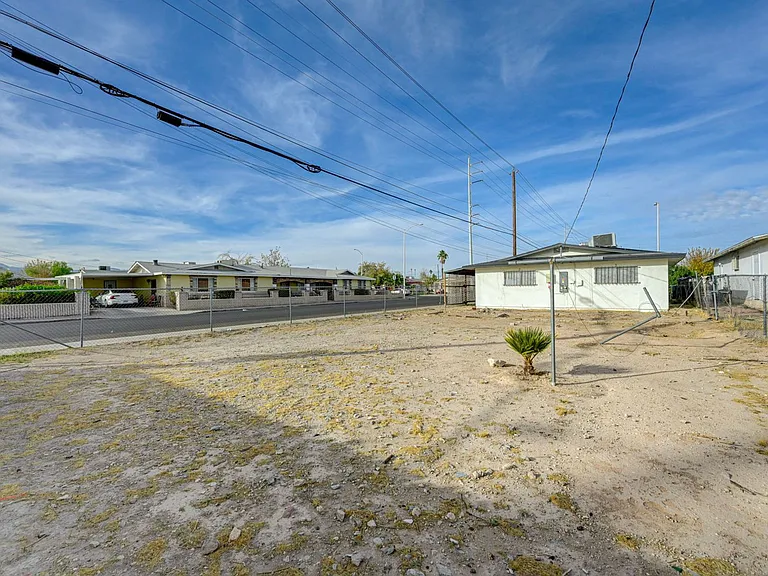 893 W Bartlett Ave — Photo 37