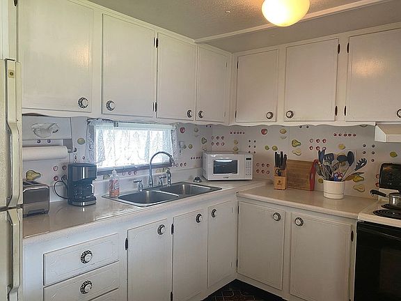 2nd image of 15 Stephens Ave