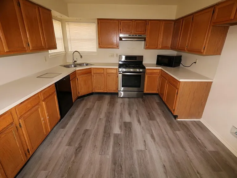 10031 Red Wolf Ln — Photo 6