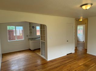 3674 SE Center St APT 1, Portland, OR 97202