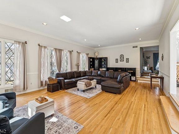 5th image of 11 N Ridge Rd