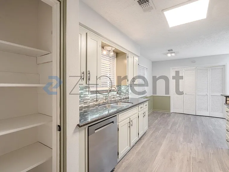 15443 Blackhawk Blvd — Photo 17