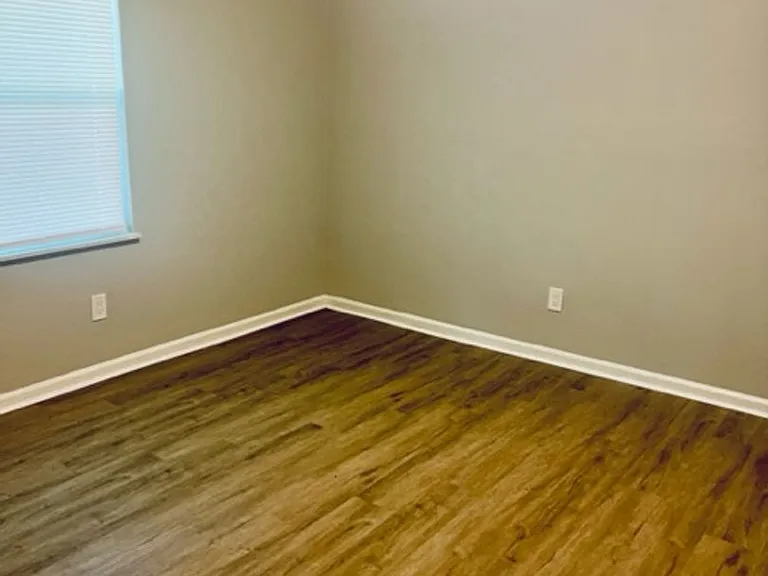 8326 Walden Rd E — Photo 11