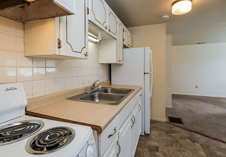 3611-3625 Charlotte Dr #3625 — Photo 7