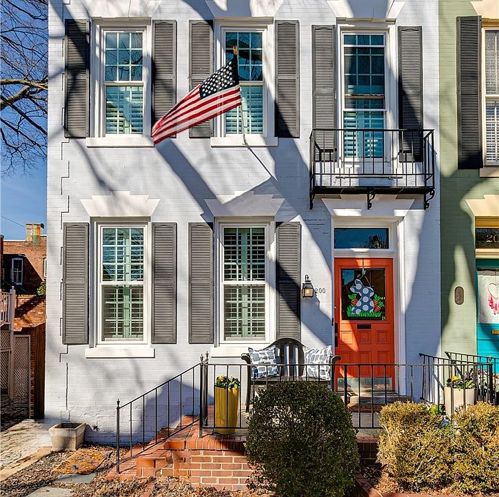 1st image of 200 Strawberry St