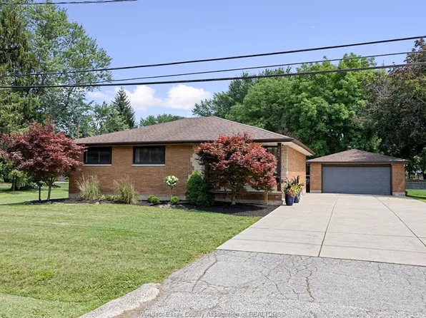 5860 Abbott St, Lasalle, ON N9J 2K4