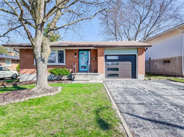 277 Toll Gate Blvd, Waterloo, ON N2L 4M3