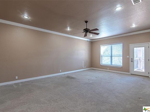 5th image of 309 W Creek Dr