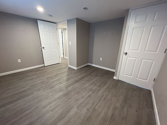 5th image of 4524 Thompson Ct #B