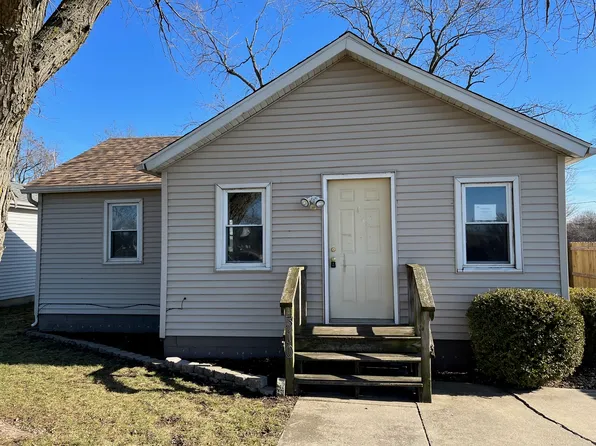 310 Cherry St, Wapella, IL 61777