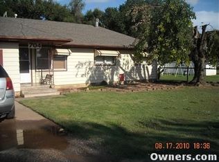 704 S Ohio Ave, Cherokee, OK 73728