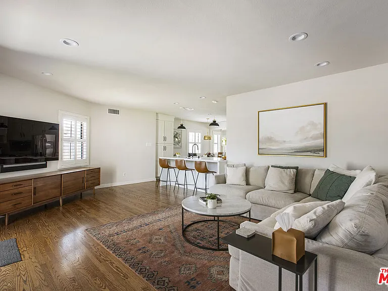 1132 N Reese Pl — Photo 19