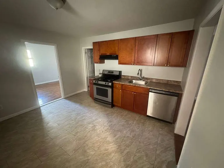 156 Chesnut St #2 — Photo 3