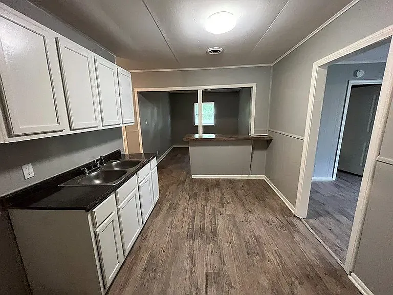 890 Dawn Dr — Photo 5