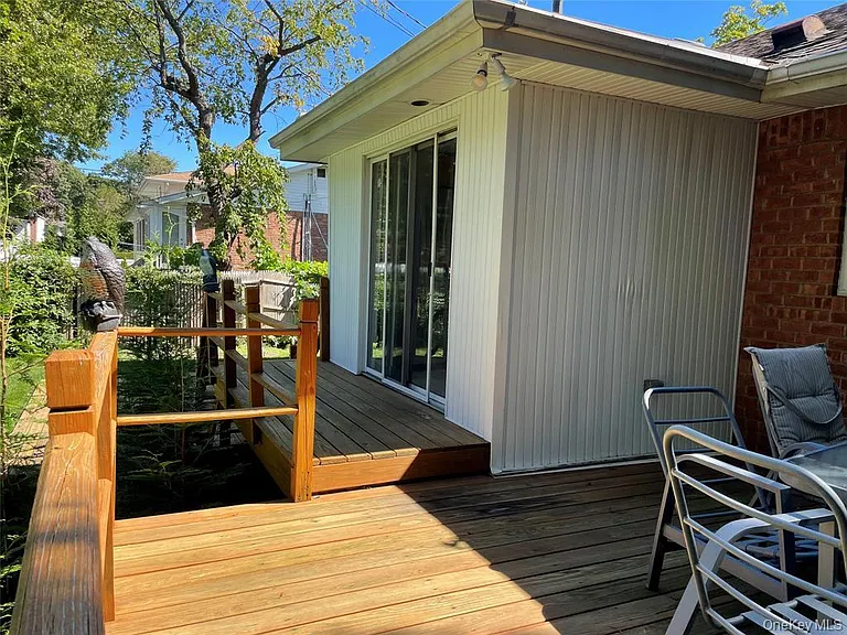 2 Stuart Dr — Photo 18
