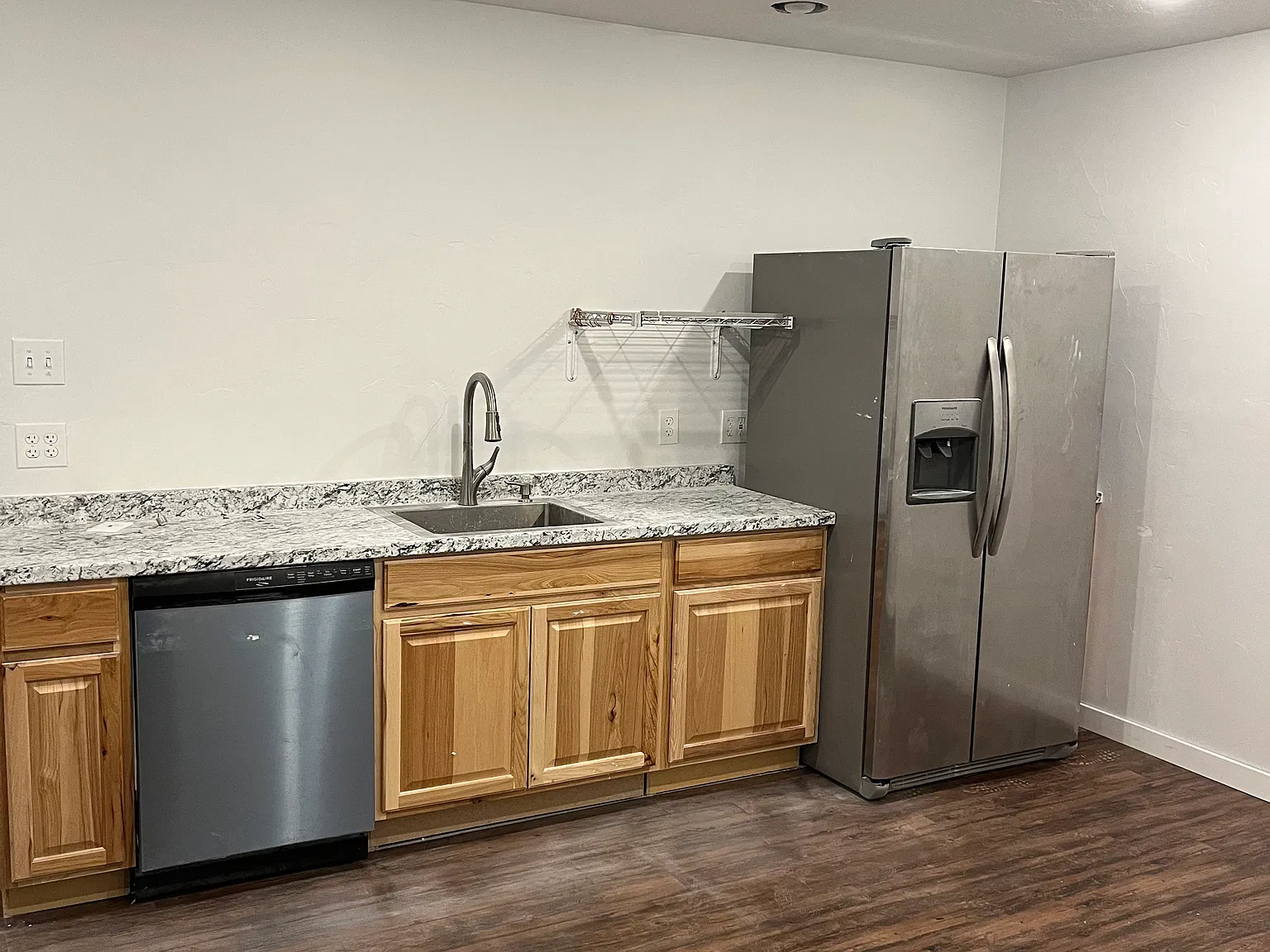 1 bed, 1000 sqft, $1,300 — Photo 1