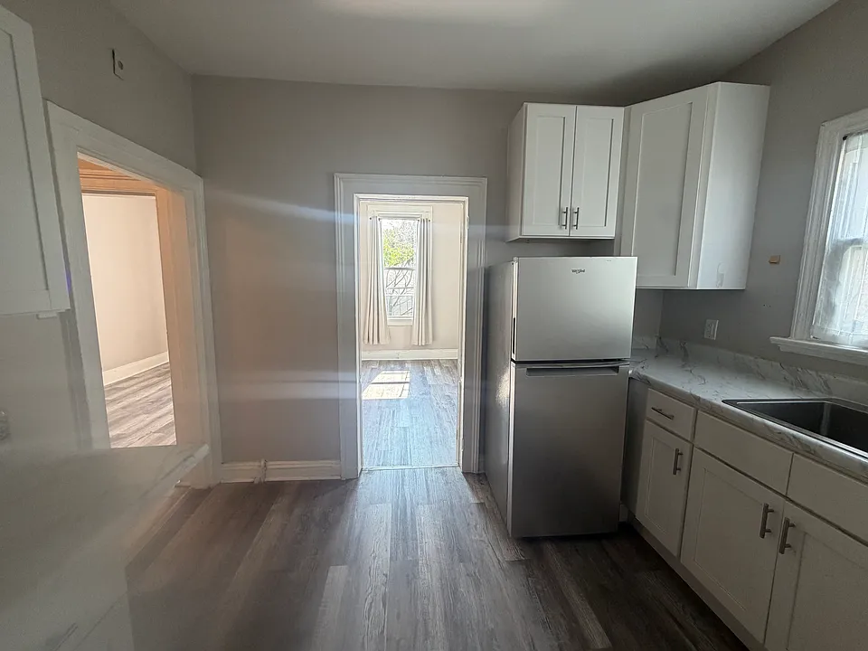 6 Jordan Ave #4B