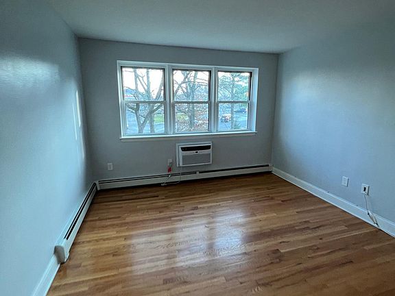 4th image of 22 Stevens Ave #2C