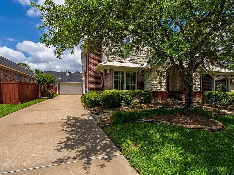 12406 Santiago Cove Ln — Photo 3