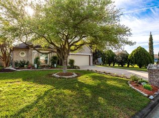 1 Prairie Knoll Dr, Santa Fe, TX 77510