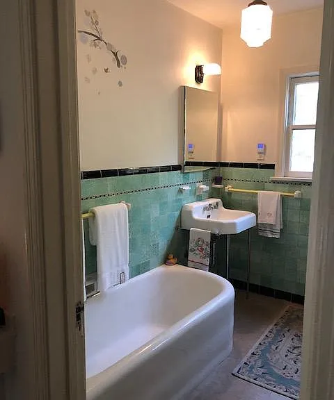 1136 Cordova Ave — Photo 5