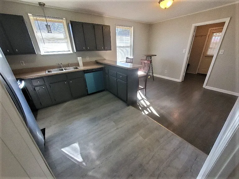 701 8th Ave E — Photo 5