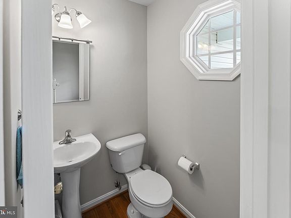 4th image of 1226 Bancroft Ave