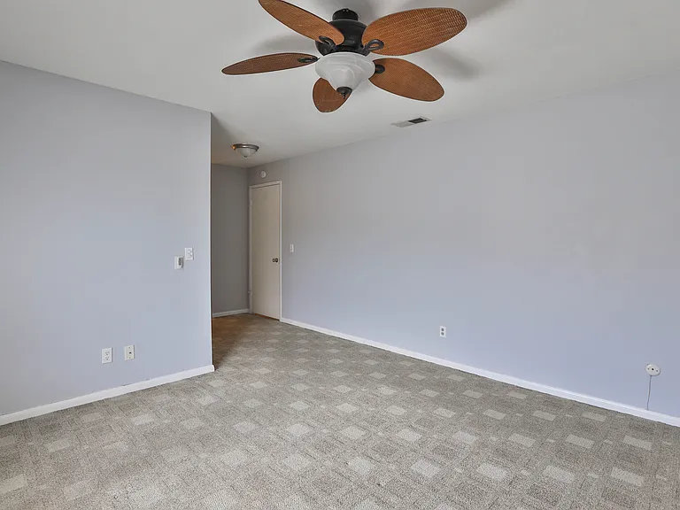 1300 Brentwood Cir #D — Photo 18