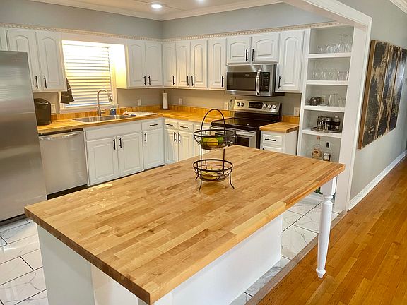 5th image of 410 Turrentine Way
