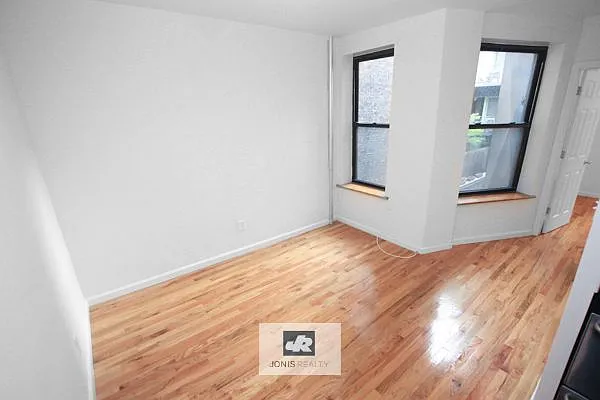 Rented by Jonis Realty | media 13