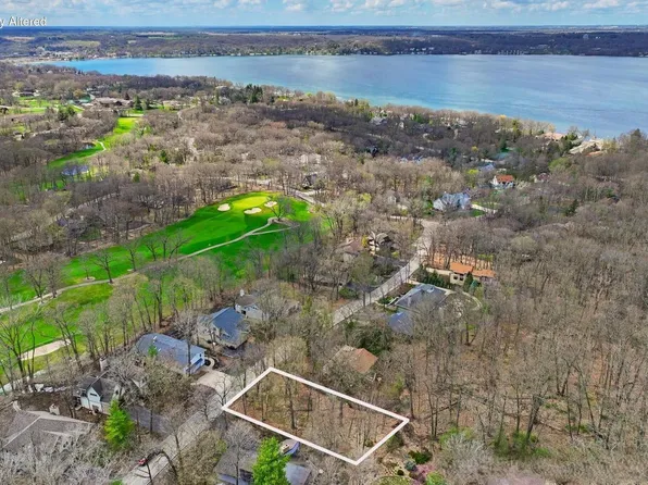 104 SAINT ANDREWS TRAIL, Fontana, WI 53125