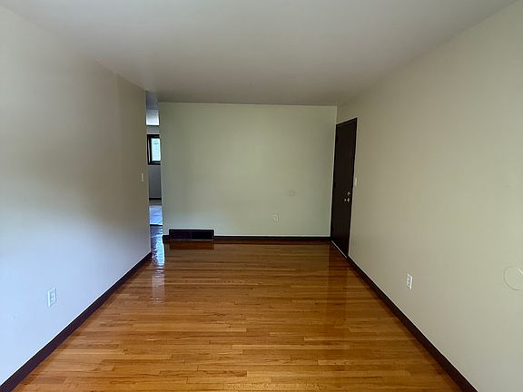 4th image of 223 Fairfield St #2-L