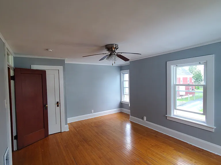 10-12 Lyon Pl — Photo 24