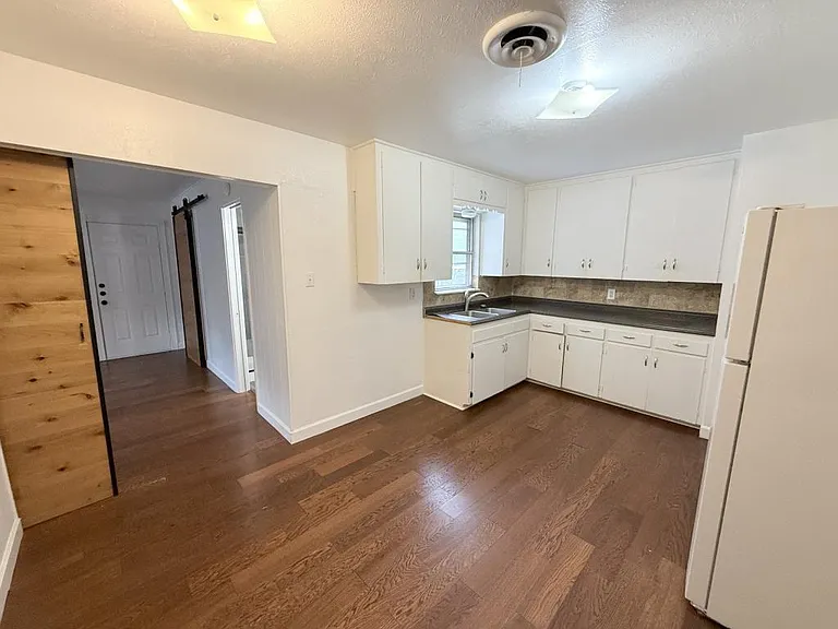 1005 S 11th St — Photo 10