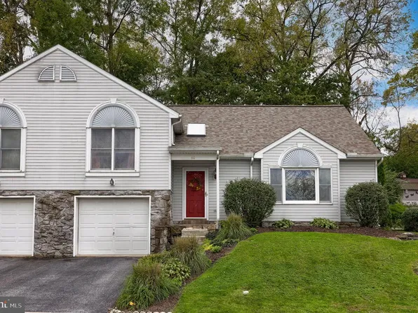 60 Farm Ln, Ephrata, PA 17522