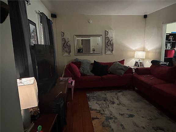 5th image of 94 Dix St