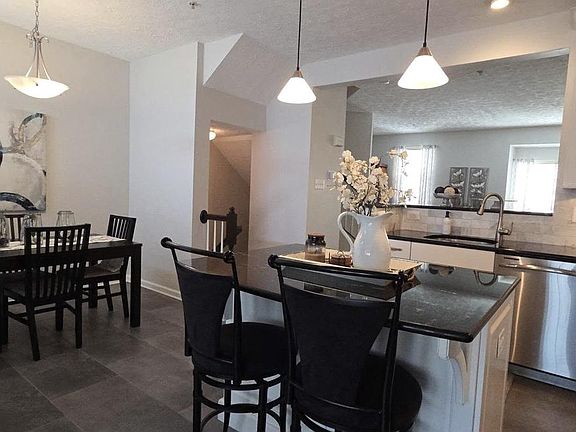 4th image of 9729 Morningview Cir #9729