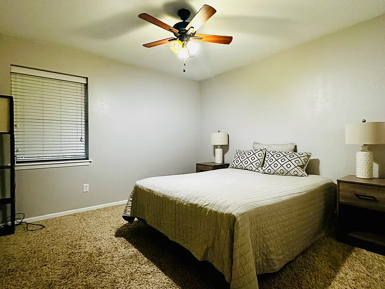 6419 Sleepy Hollow Ave — Photo 9