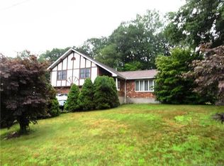 76 Middleway E, Waterbury, CT 06708