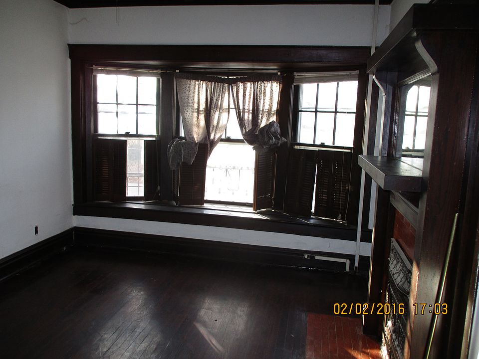 1st image of 3235 Charlotte St APT 1S