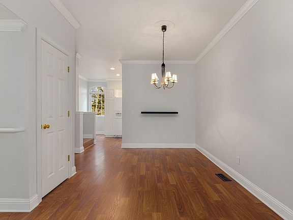 4th image of 6843 SE Cougar Mountain Way